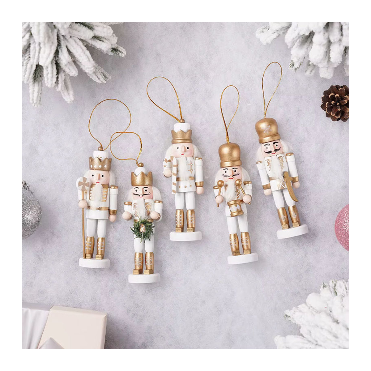 5er Set bunte Nussknacker aus Holz als Weihnachts-Hängeornamente, Höhe: 12 cm - Bild 4
