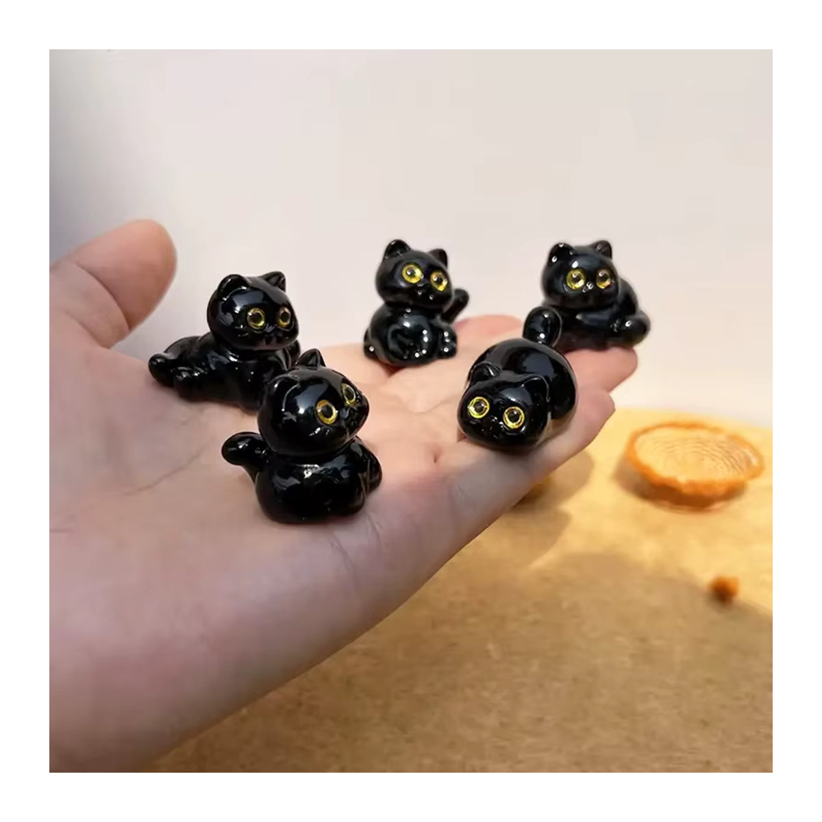 5er Set Miniatur-Statuen aus Kunstharz in Schwarz als schwarze Katzen Figuren für deine Heimdekoration und DIY-Mikrolandschaften - Bild 2