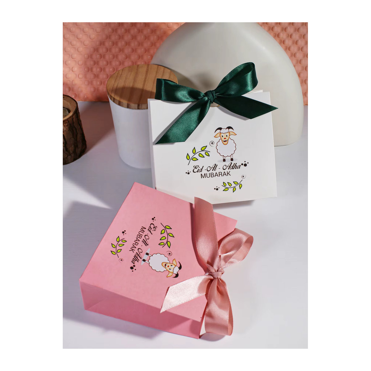 5er Set RMTPT Eid al Adha Geschenkboxen aus Papier in Rosa und Weiß mit süßem Lammmuster und Blattelementen - Bild 4