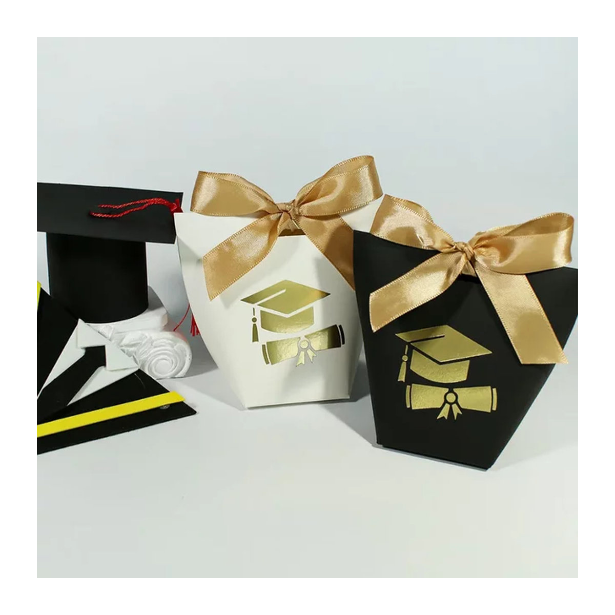 5er Set RMTPT Geschenkboxen für den Studienabschluss in Schwarz-Weiß aus Papier - Bild 1