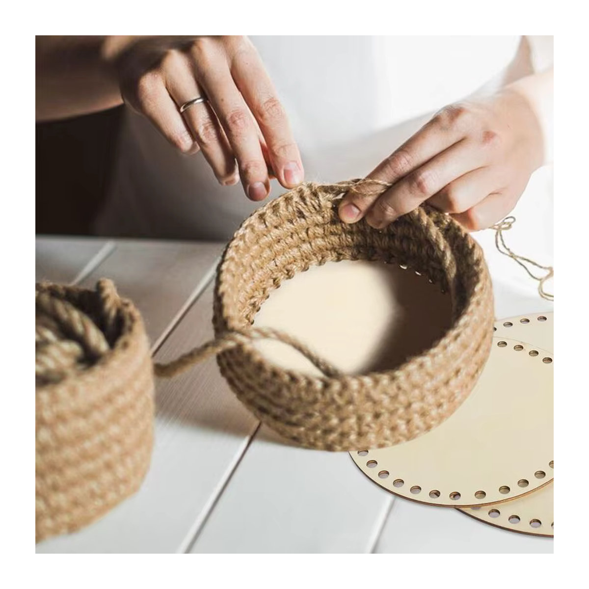 6er-Pack runde Holzsockel für Häkelkörbe in Braun und Beige, Naturholzböden zum Basteln und Dekorieren, Durchmesser: 15 cm und 20 cm - Bild 3