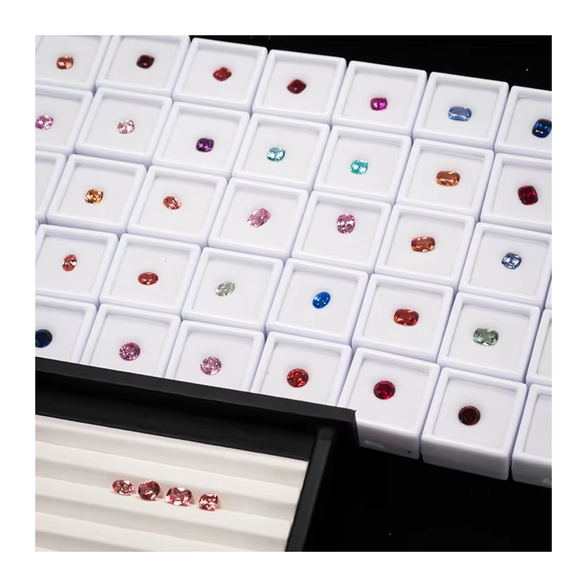 70er-Pack luckyiasv Edelstein-Displayboxen aus transparentem Kunststoff und Glas in Weiß, quadratisch und minimalistisch - Bild 2