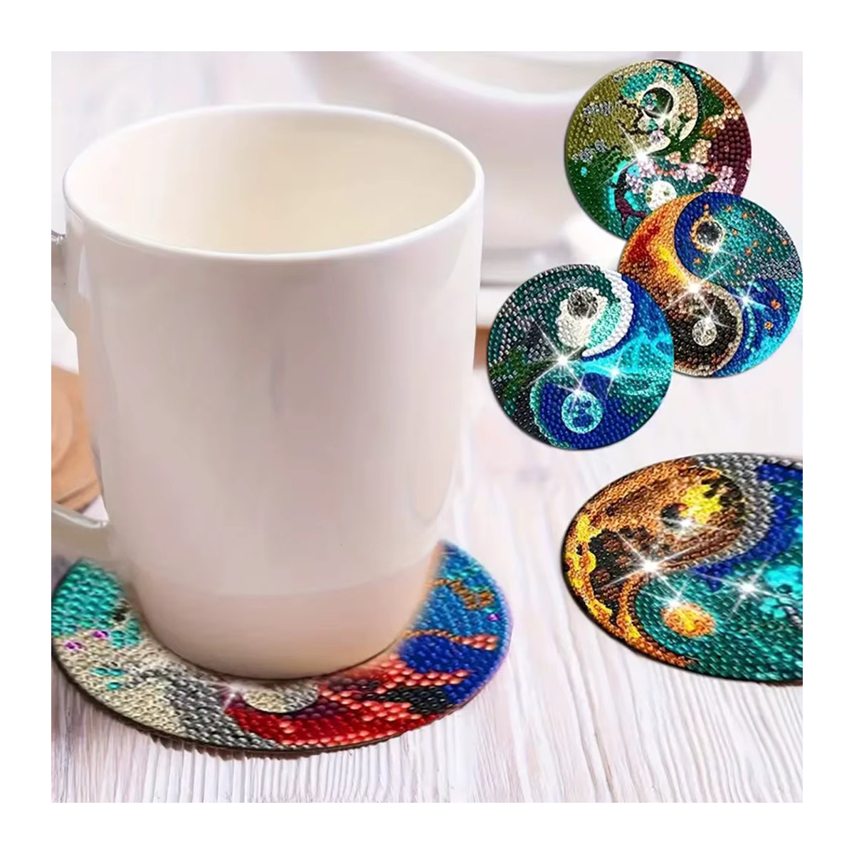 8-teiliges Set diamantbemalte Untersetzer mit Tai Chi Bagua Motiv und Halterung, rund, mehrfarbig, aus Kunstharz - Bild 2