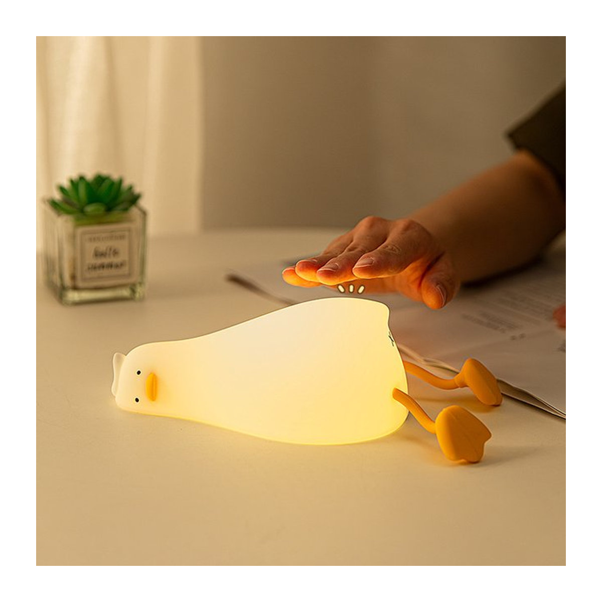 Aamasun Wiederaufladbare LED Nachtlicht Ente aus Silikon in Gelb als süße Kinder Nachttischlampe - Bild 1