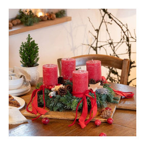 Adventskranz Roter Zauber von Mein schöner Garten Shop in Rot und Grün aus Holz und Wachs für die Weihnachtsdekoration im Landhausstil