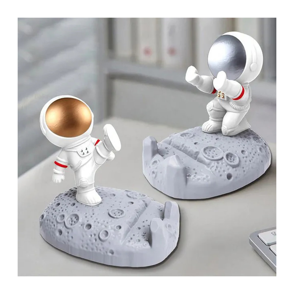 AKABEILA Nordic Astronaut Handyhalter aus Kunstharz in Silber und Weiß - Bild 1