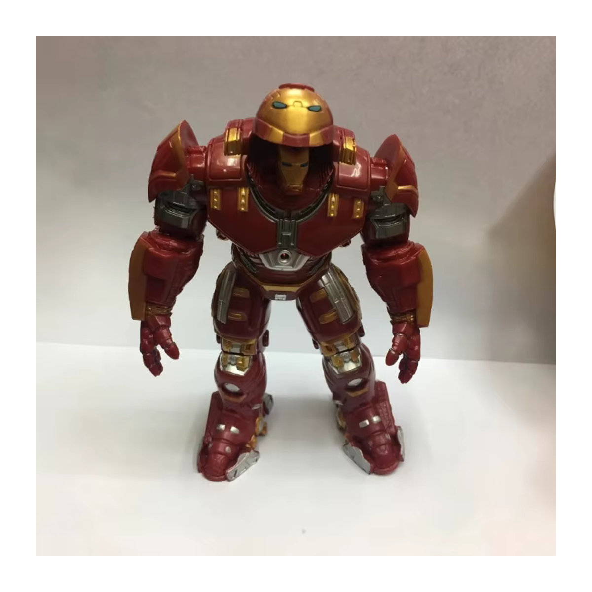 Alliance4 Iron Man Anti-Hulk Figur Dekoratives Spielzeugmodell in Rot aus Kunststoff - Bild 3