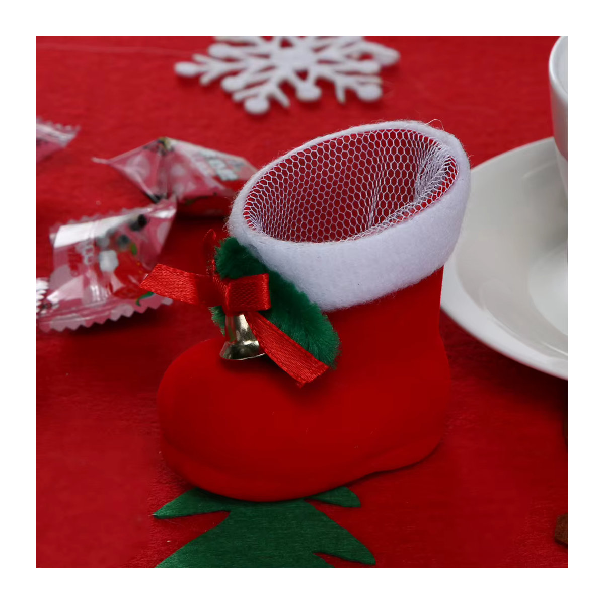 ALLOYSEED Weihnachtsmann Süßigkeiten-Stiefel aus Textil in Rot als Hängeornament für Kinder und Weihnachtsdekoration - Bild 2