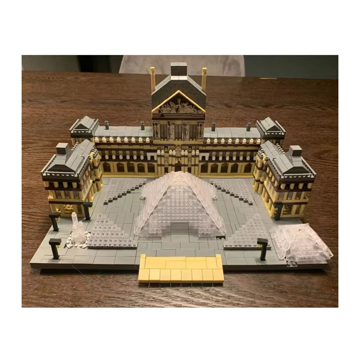 AMAZINGBLOKS Louvre Architekturmodell Bausatz aus 3377 Teilen in Beige für Erwachsene - Bild 4