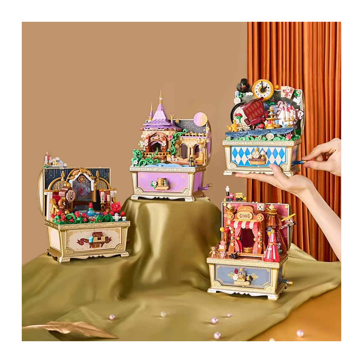AMAZINGBLOKS Märchenhafte Spieluhr-Schatztruhe mit Märchen-Szenen-Bausteinen in Mehrfarbig als DIY-Ornament aus Kunststoff - Bild 2