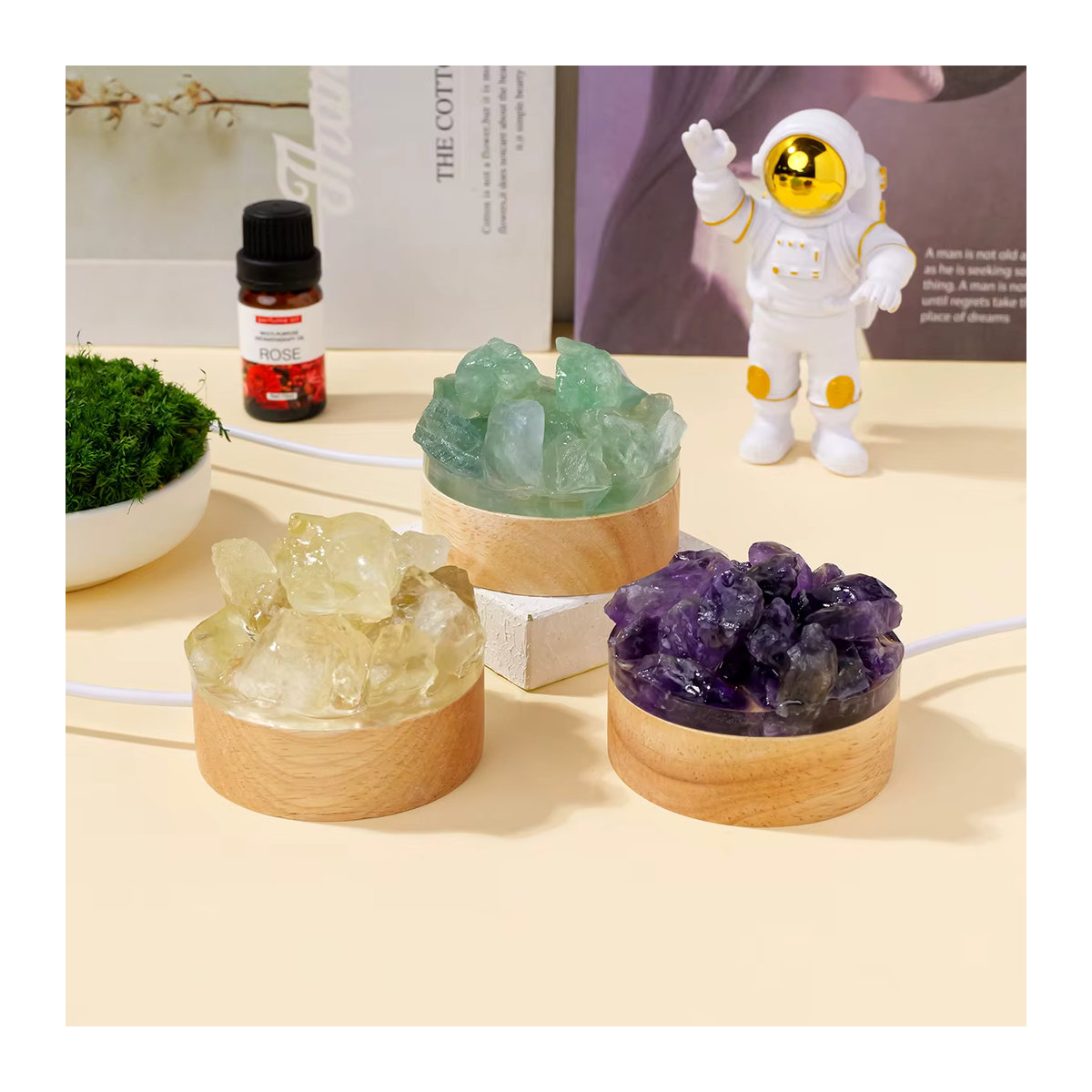 Amethyst Naturkristall Rohstein mit Kunstharz-Ornament in Lila und Gelb als dekoratives Schlafzimmer-Accessoire - Bild 3