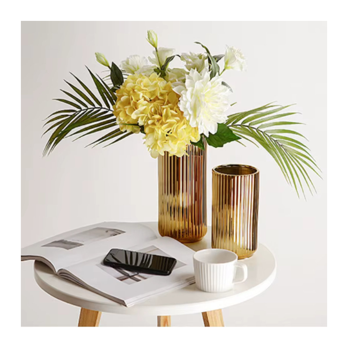 Andralyn Keramikvase in Gold mit Streifenmuster im skandinavischen Design für Schnittblumen - Bild 5