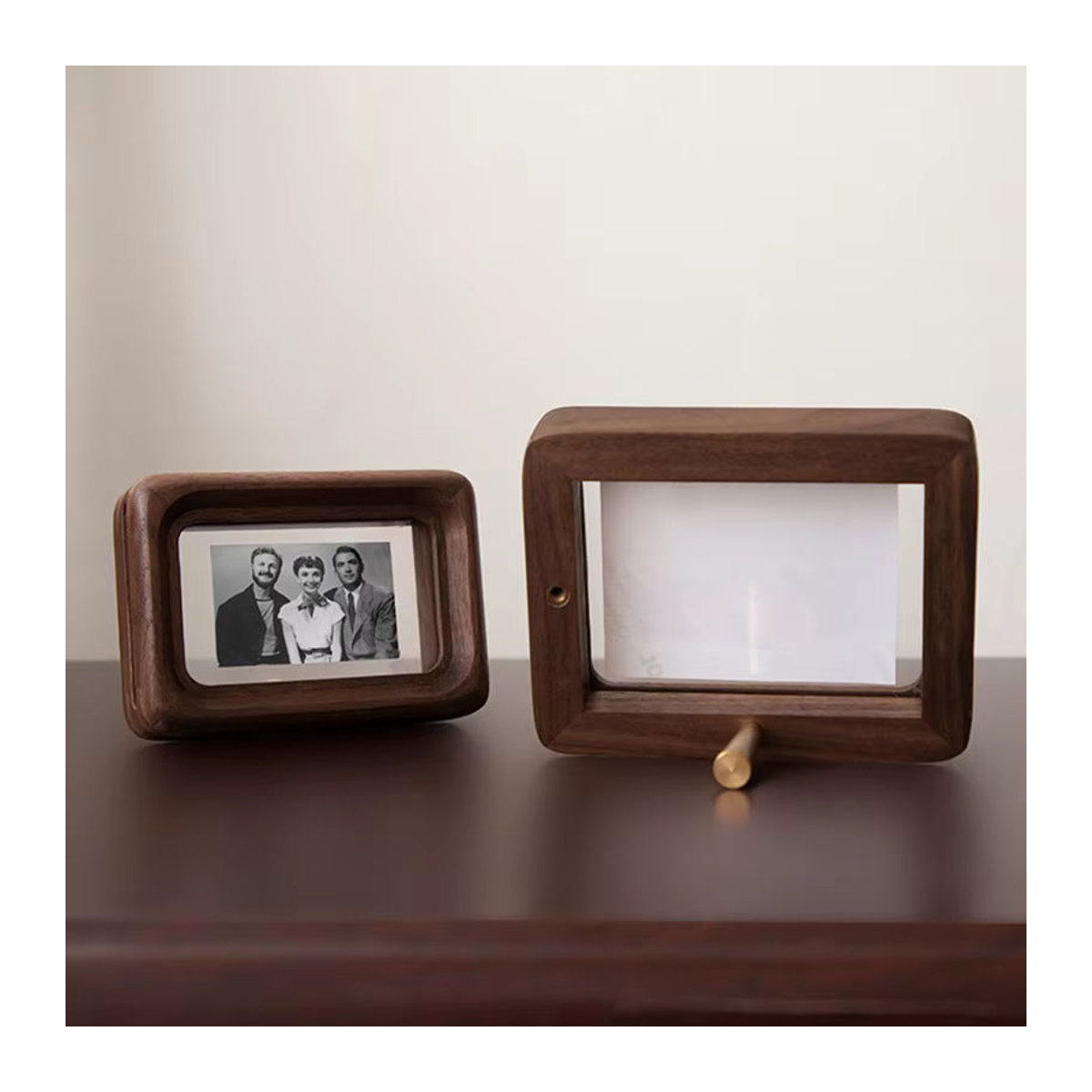 ANGDUO Doppelter transparenter Bilderrahmen aus Walnussholz in Braun, Rechteckiger Tischaufsteller für die Dekoration, B/H: 8,4 x 5,5 cm - Bild 1