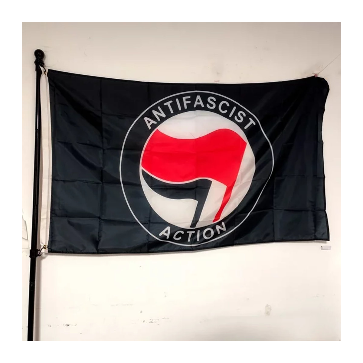 Antifaschistische Action-Flagge von OIMG in Schwarz, Anti-Rassismus-Flagge für die Outdoor-Dekoration, B x H: 90 x 150 cm - Bild 1