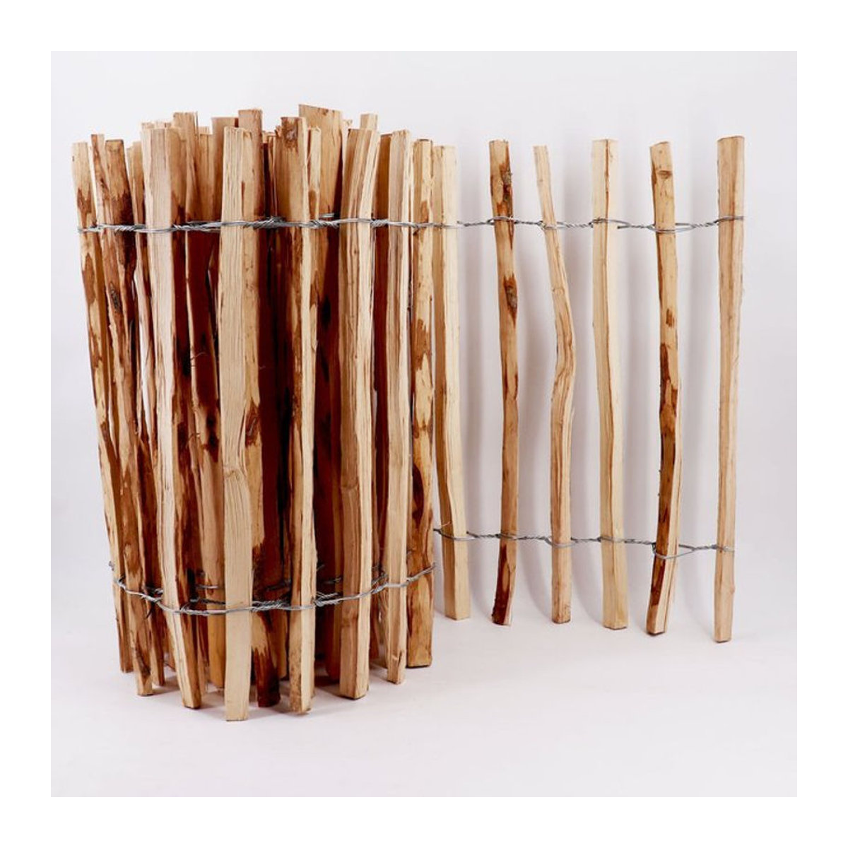 Aquagart Haselnuss Staketenzaun aus Naturholz, 10m lang, Höhe: 60 cm, Lattenabstand 4-6 cm - Bild 1