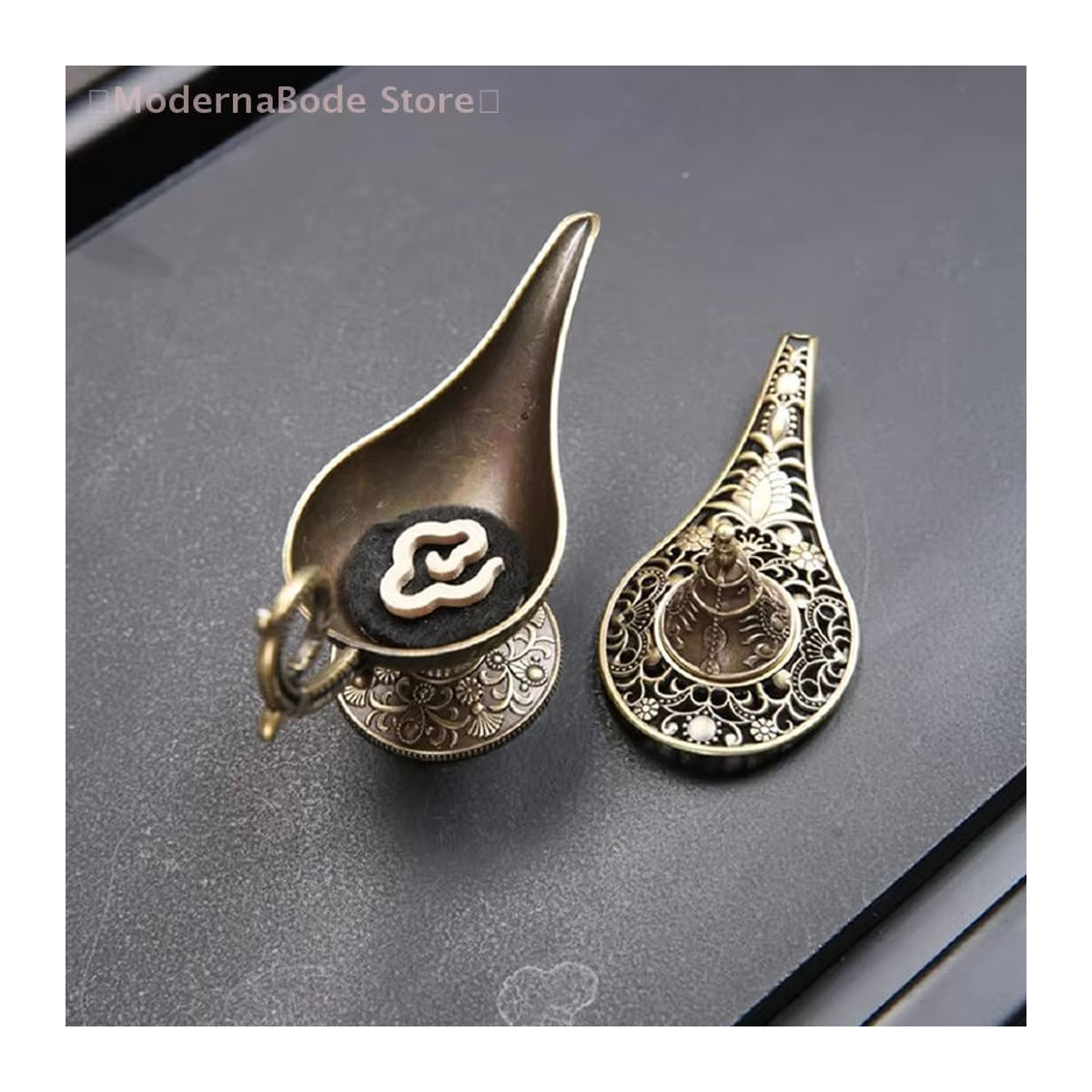 Arabischer Weihrauchbrenner im antiken Stil aus Metall in Gold mit floralem Design - Bild 2