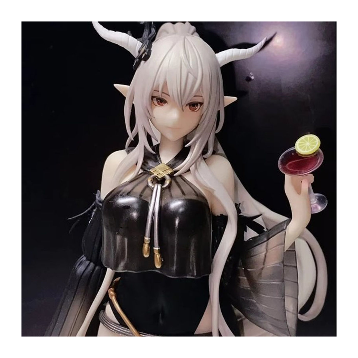 Arknights Shining Summer Badeanzug Actionfigur von Bandai in Schwarz als Anime Sammlerstück aus Kunststoff - Bild 1