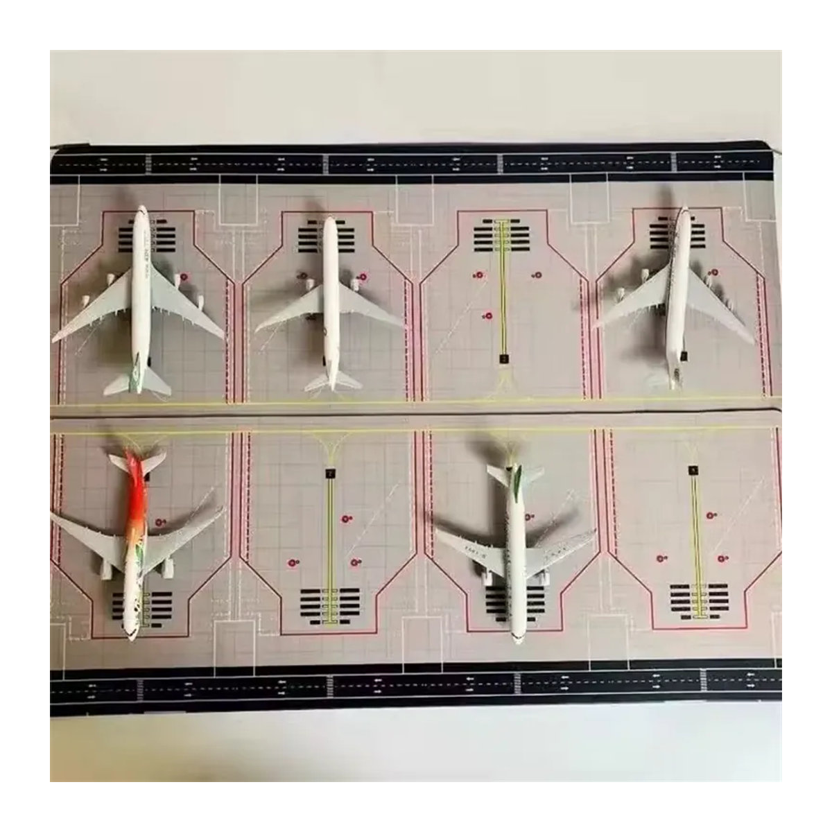 ART CROWN MODEL Airport Runway Pad Mauspad für B787 und Airbus A350 im Maßstab 1:400, Schwarz, Rechteckig - Bild 2