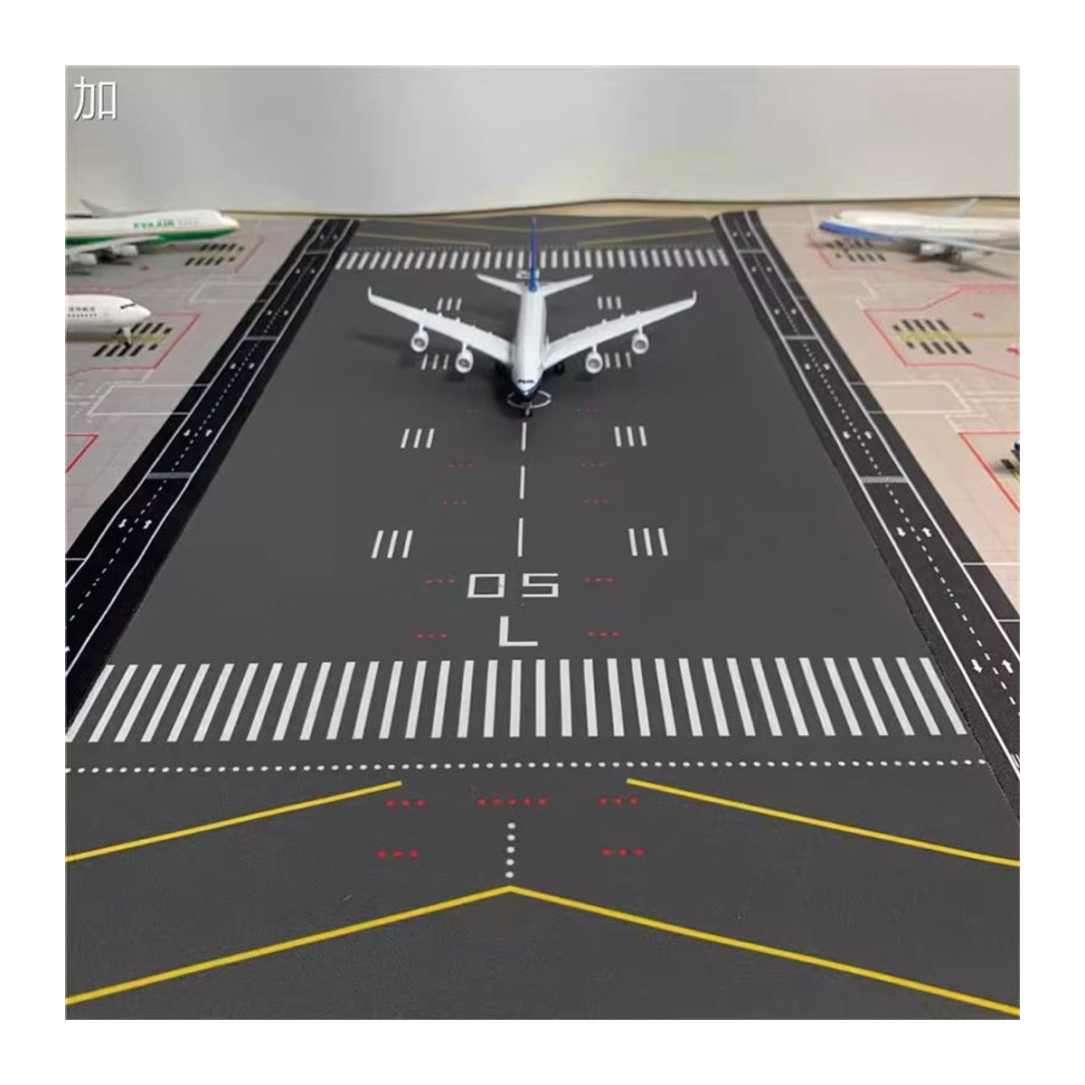 ART CROWN MODEL Flughafen-Startbahnmatte in Grau für Modellflugzeuge im Maßstab 1:400 - Bild 4