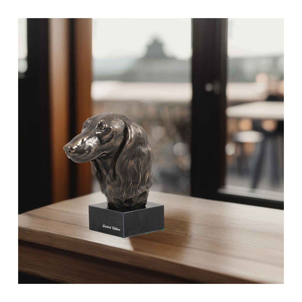 Art-Dog Hundestatue Dackel Langhaar als Büste auf Steinsockel in Braun - Bild 1