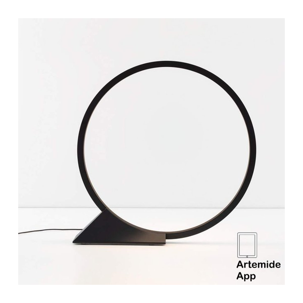 Artemide O Indoor LED-Bodenleuchte in Schwarz mit warmweißem Licht und App-Steuerung - Bild 1