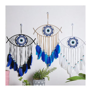 Artilady Evil Eye Dreamcatcher Makramee Wandbehang Boho Wandkunst in Mehrfarbig mit Federn und Metall-Elementen