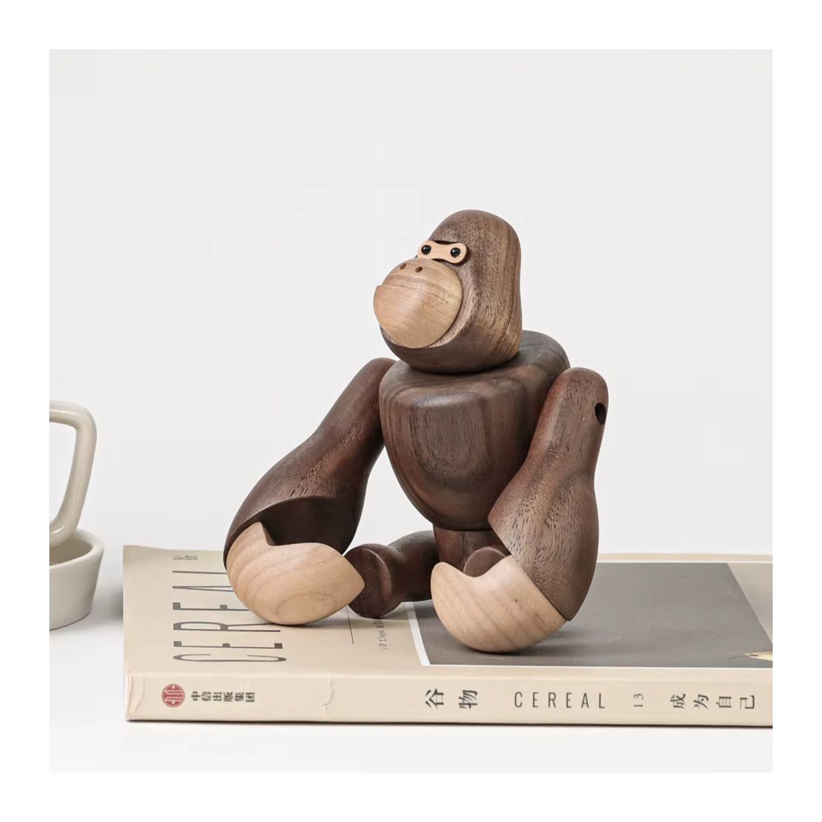 ARTLOVIN King Kong Gorilla Holzfigur hängend in Braun im skandinavischen Design - Bild 2