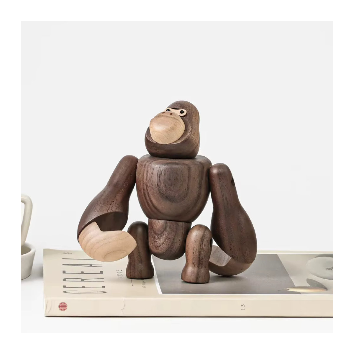 ARTLOVIN King Kong Gorilla Holzfigur hängend in Braun im skandinavischen Design - Bild 4