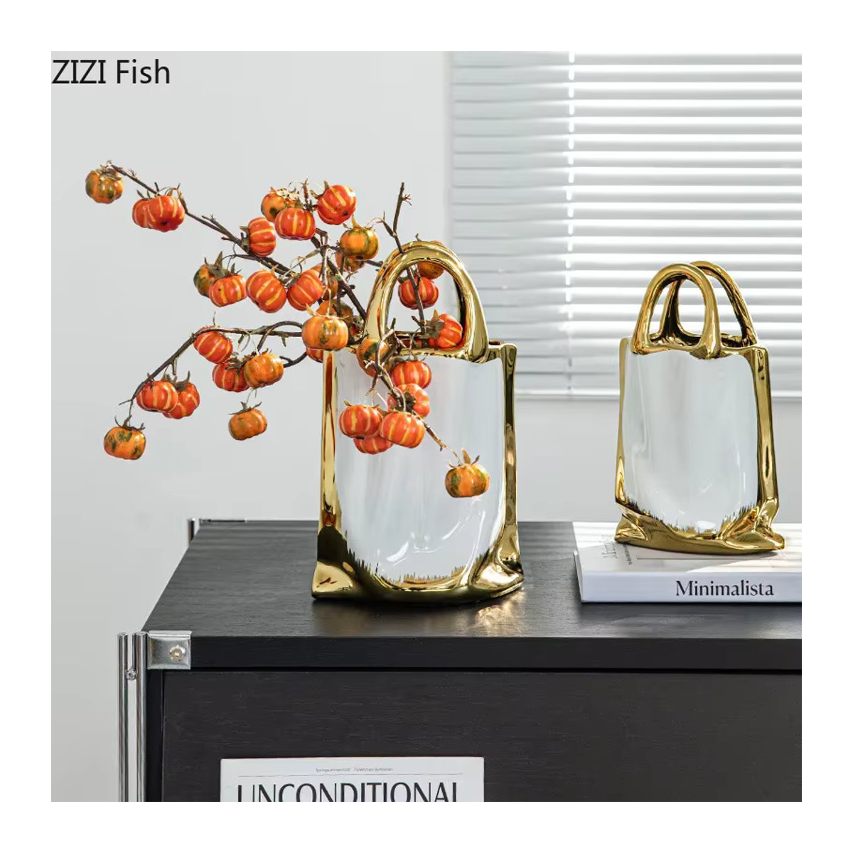 Ästhetische Keramikvase in Handtaschenform, weiß mit vergoldeten Akzenten, dekorative Blumenvase für Schnittblumen und Tischdekoration - Bild 5
