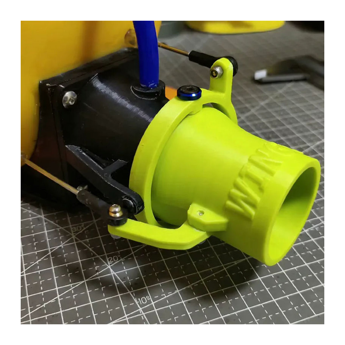 AT 99 MODEL RC-Schiff Kleine Gelbe Ente mit integrierter Sprühpumpe und Jetpumpenantrieb - Bild 2