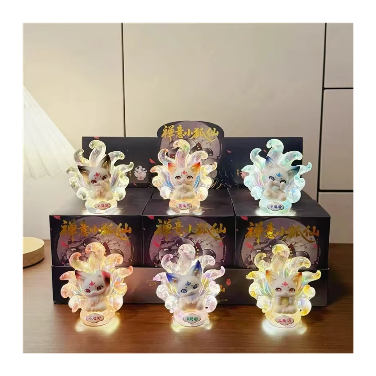 AtiTi Neun-Schwänziger Fuchs Blindbox im chinesischen Zen-Stil als bunte LED-Nachtlichtfigur aus Kunstharz zur Tischdekoration - Bild 2