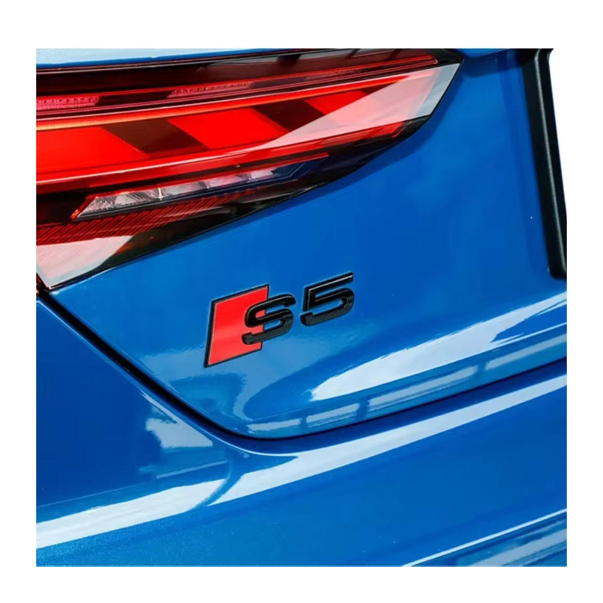 Audi Emblem Aufkleber für S3 S4 S5 S6 RS3 RS4 RS5 TTS SQ5 SQ7 in Schwarz aus Kunststoff - Bild 3