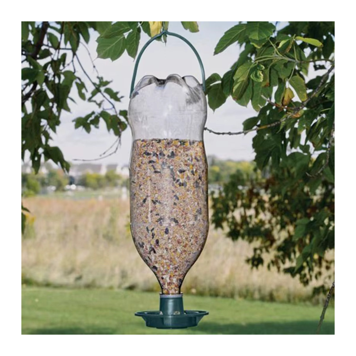 Automatischer Vogel-Futterspender aus recycelten Soda-Flaschen für Garten und Balkon in Grün - Bild 2