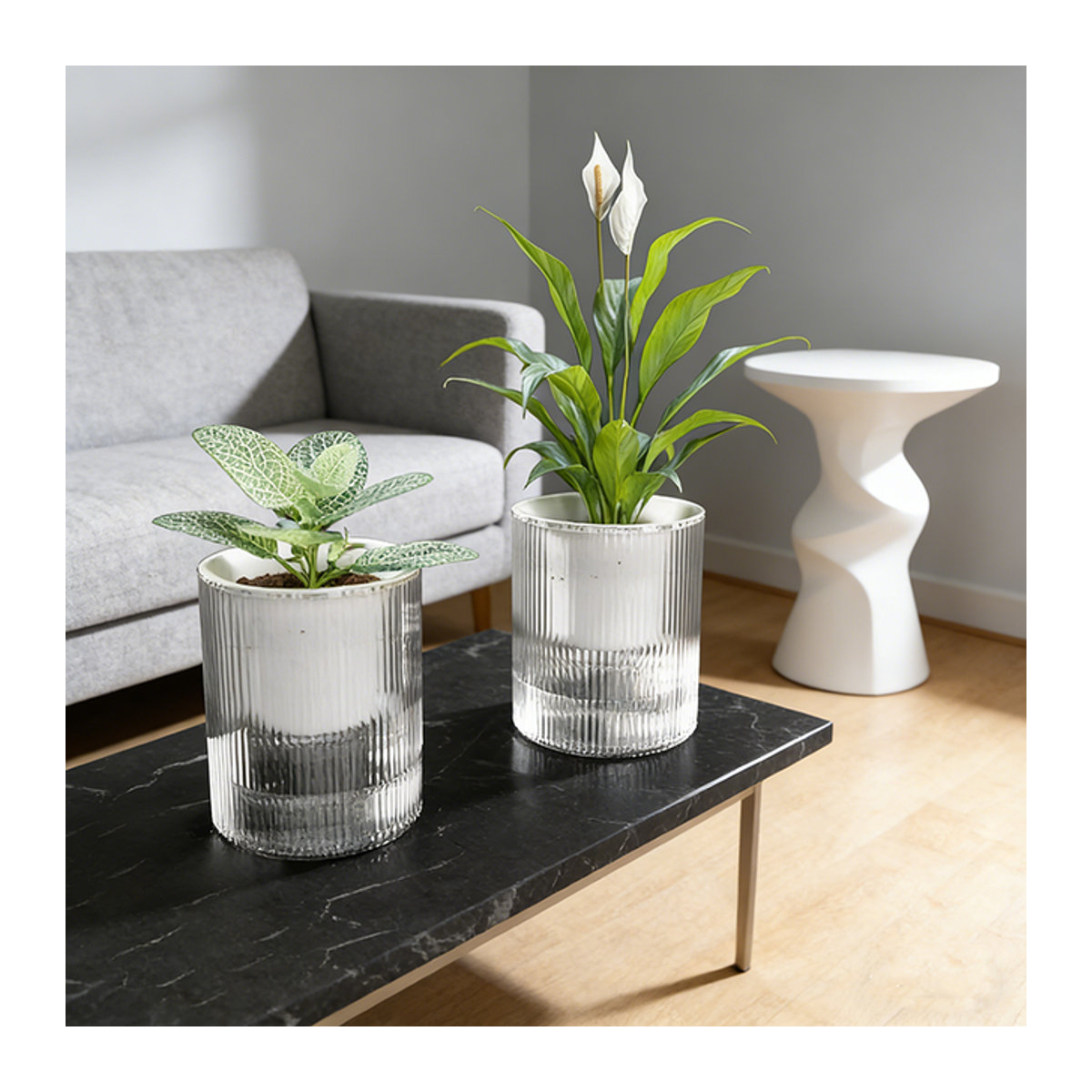 Automatischer wasserabsorbierender Blumentopf Green Luo aus transparentem Kunststoff in Grün - Bild 1