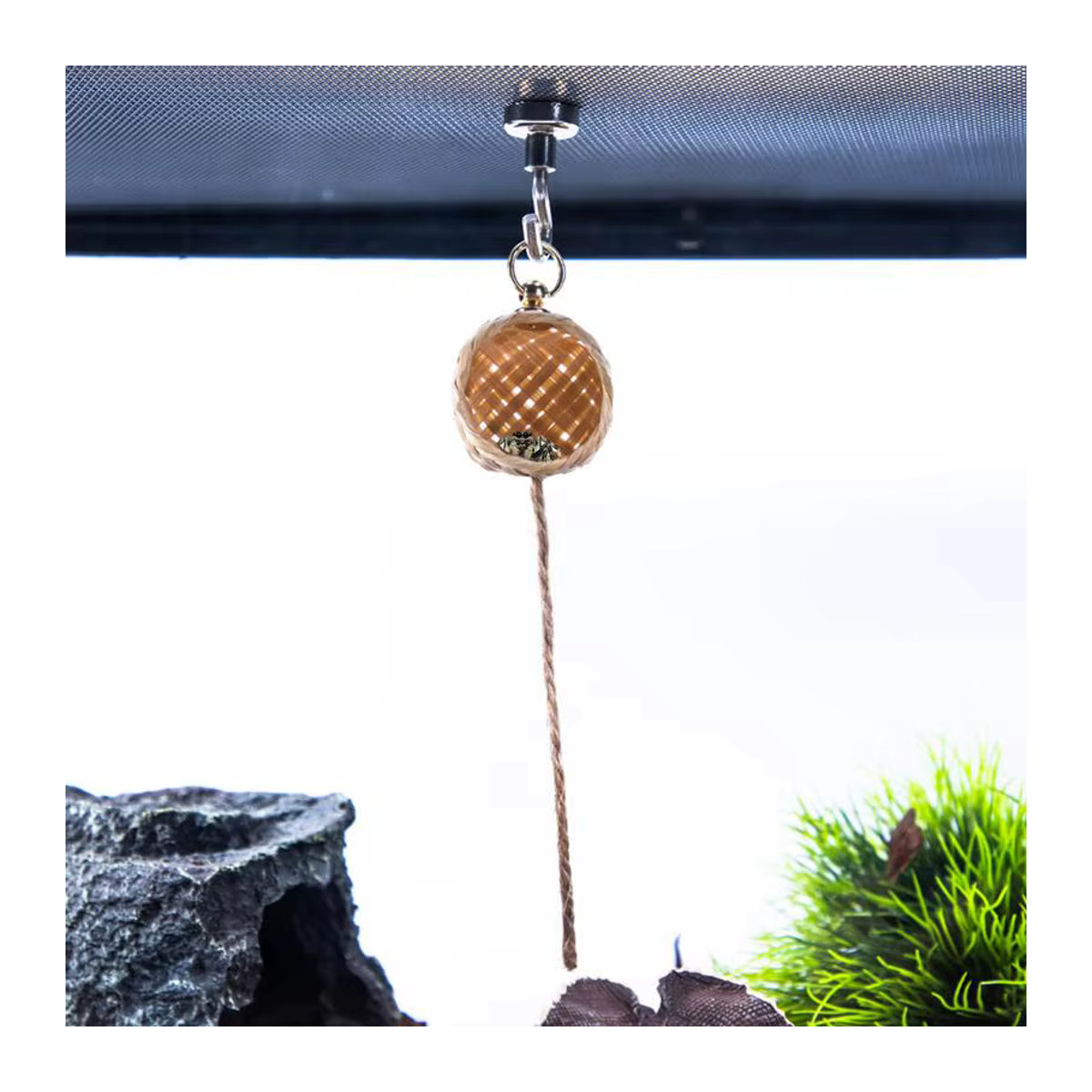awa y Spinnen-Lebensraum für Springspinnen aus Rattan in Braun mit Kletterseil und hängender geometrischer Form - Bild 5