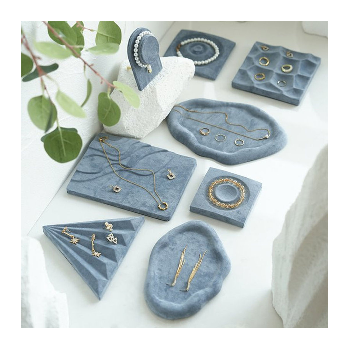 Baby.Xin Schmuck Display Tablett aus Samt und Stein in Grau für Ringe und Ohrringe - Bild 1