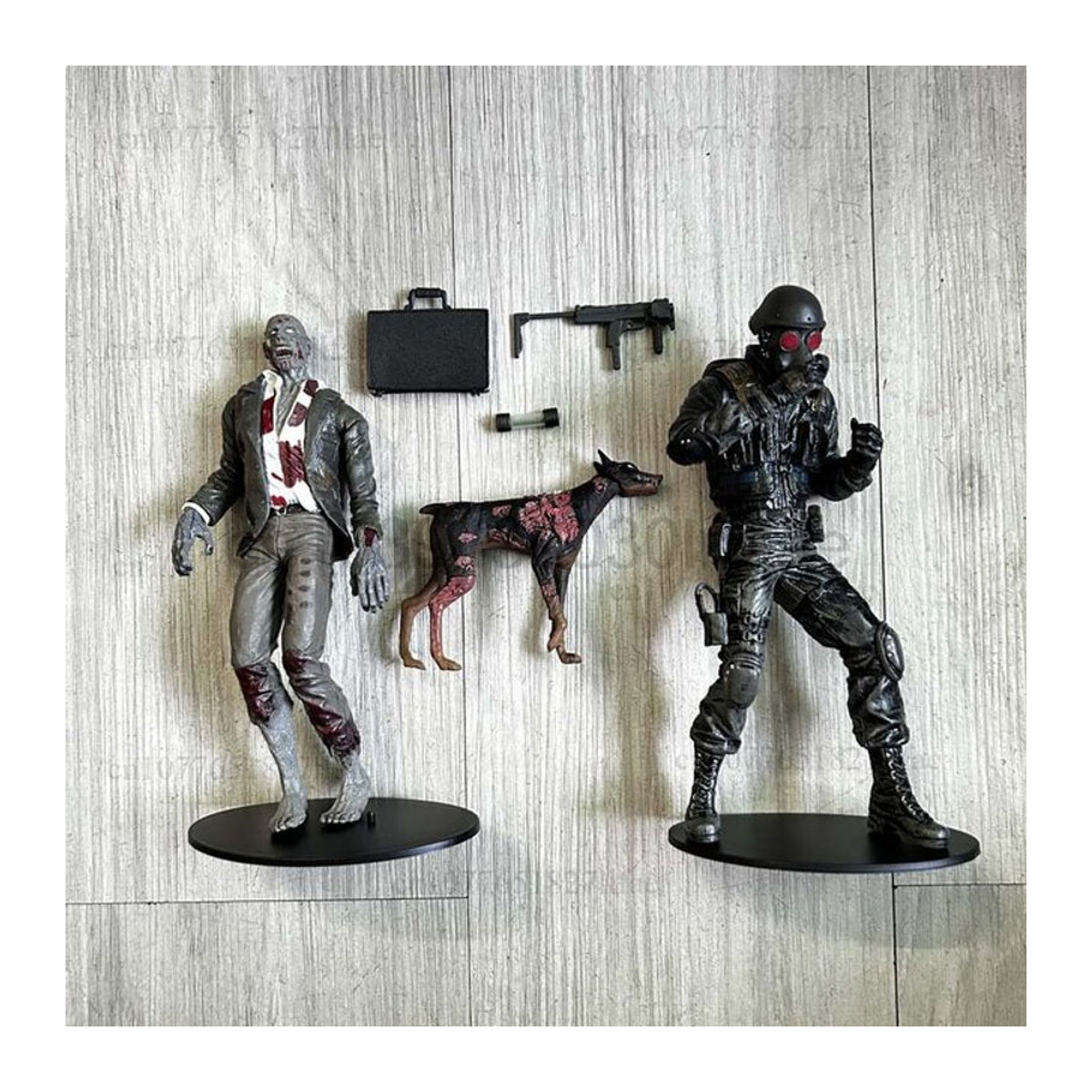 Bandai Actionfigur Chris Redfield Biohazard Executioner Majini mit Hund, mehrfarbig, Kunststoff-Dekoration - Bild 1