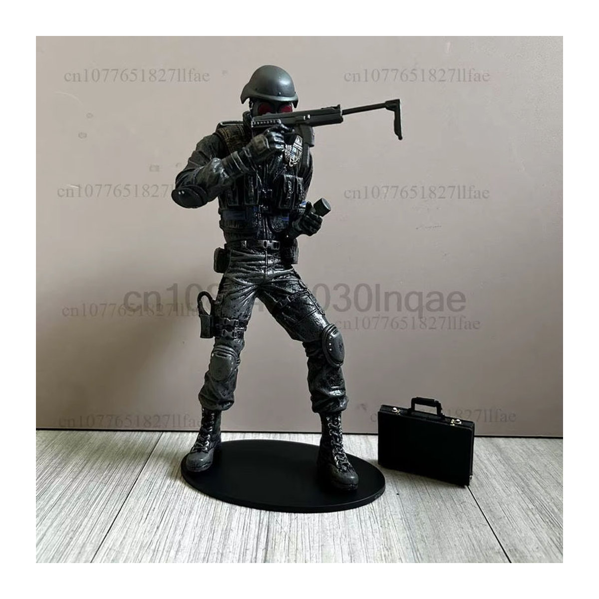 Bandai Actionfigur Chris Redfield Biohazard Executioner Majini mit Hund, mehrfarbig, Kunststoff-Dekoration - Bild 3