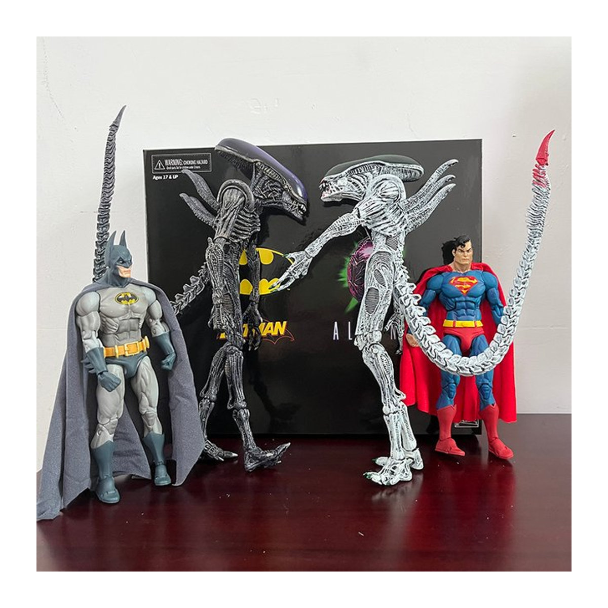 Bandai Actionfigur Set Superman vs Alien Xenomorph NYCC 2019 Sammelmodell aus Kunststoff, mehrfarbig - Bild 1