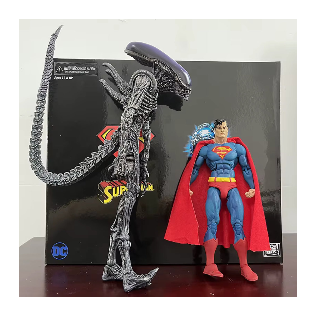 Bandai Actionfigur Set Superman vs Alien Xenomorph NYCC 2019 Sammelmodell aus Kunststoff, mehrfarbig - Bild 2