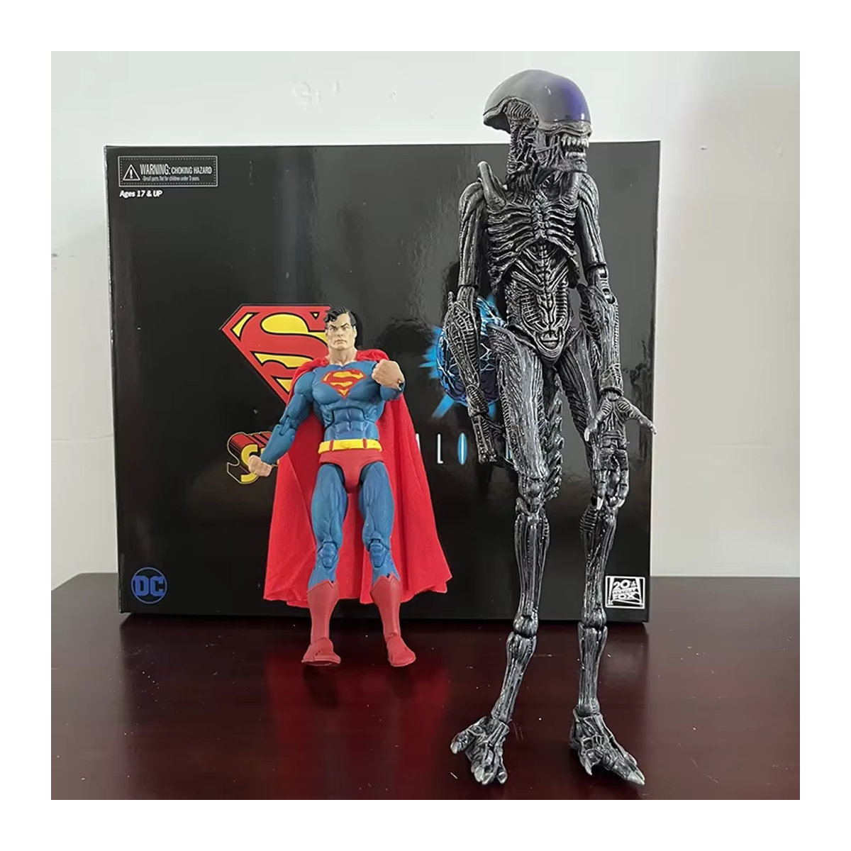 Bandai Actionfigur Set Superman vs Alien Xenomorph NYCC 2019 Sammelmodell aus Kunststoff, mehrfarbig - Bild 3