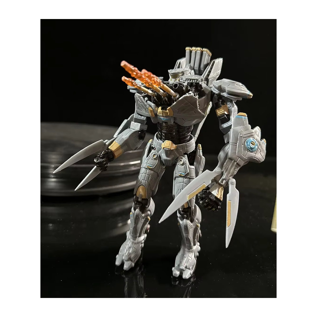 Bandai Actionfigur Striker Eureka Gipsy Danger Obsidian Fury aus Kunststoff, Farbe Grau, Höhe: 20 cm - Bild 2