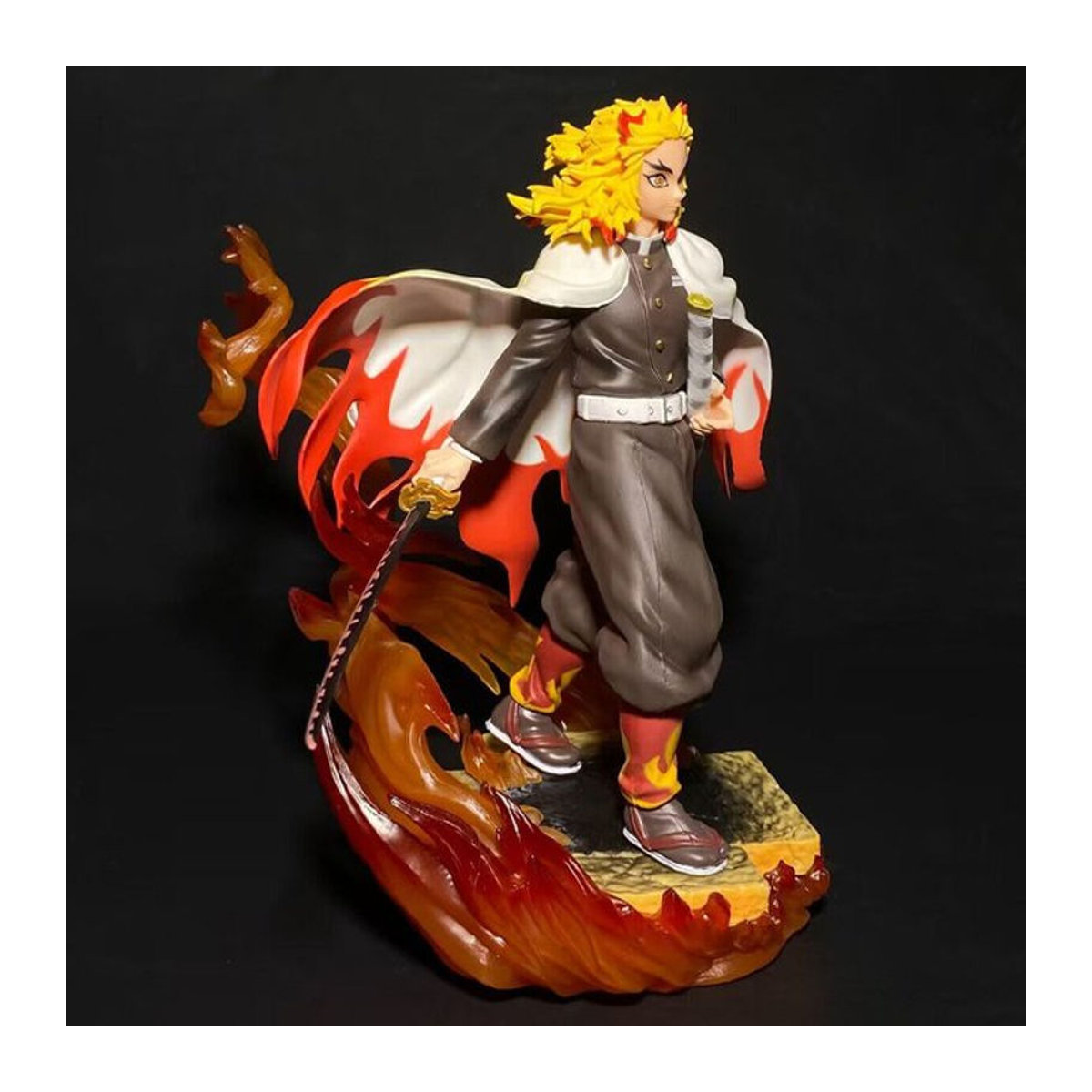 Bandai Anime Dämon Slayer Rengoku Kyoujurou Action Figure aus PVC, mehrfarbig, Höhe: 20,5 cm - Bild 1