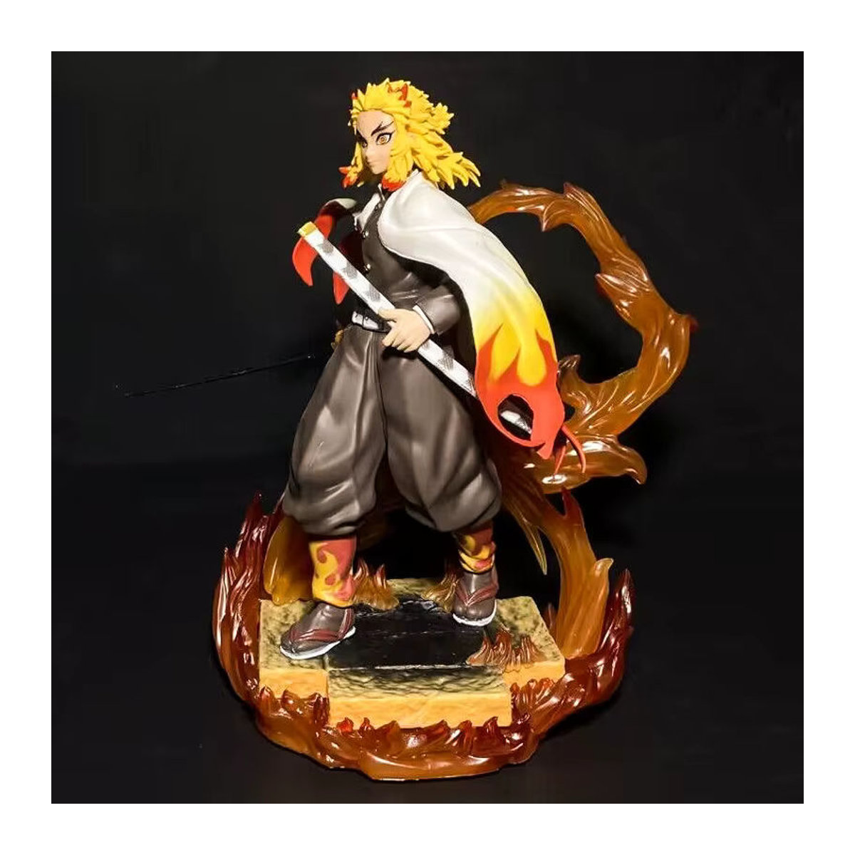 Bandai Anime Dämon Slayer Rengoku Kyoujurou Action Figure aus PVC, mehrfarbig, Höhe: 20,5 cm - Bild 3