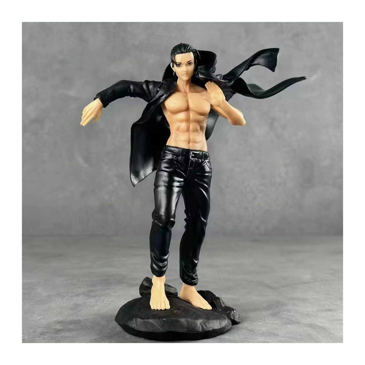 Bandai Anime Eren Jaeger Figur in Schwarz mit Umhang aus Kunststoff, Höhe: 18,5 cm - Bild 3