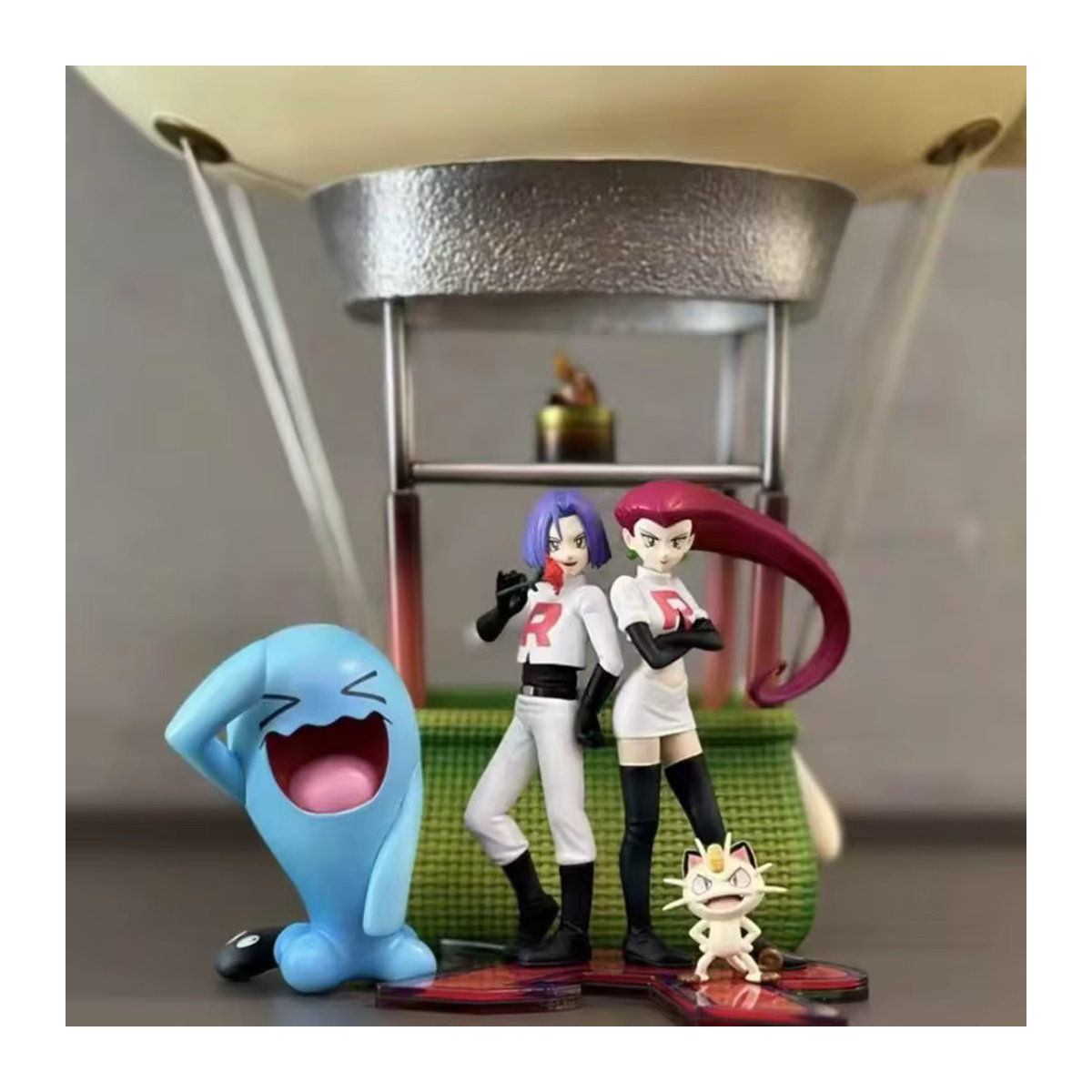 Bandai Anime Figur Team Rocket Mauzi mit Heißluftballon und Wobbuffet, mehrfarbige PVC Statue, Höhe: 40 cm - Bild 3