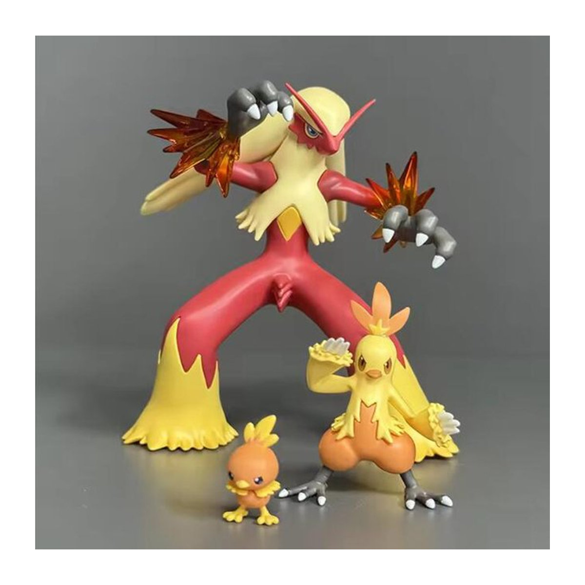 Bandai Anime-Figuren Set aus 3 Stück: Torchic, Combusken und Blaziken Evolutionäre Gruppe als PVC-Statue in Mehrfarbig - Bild 1