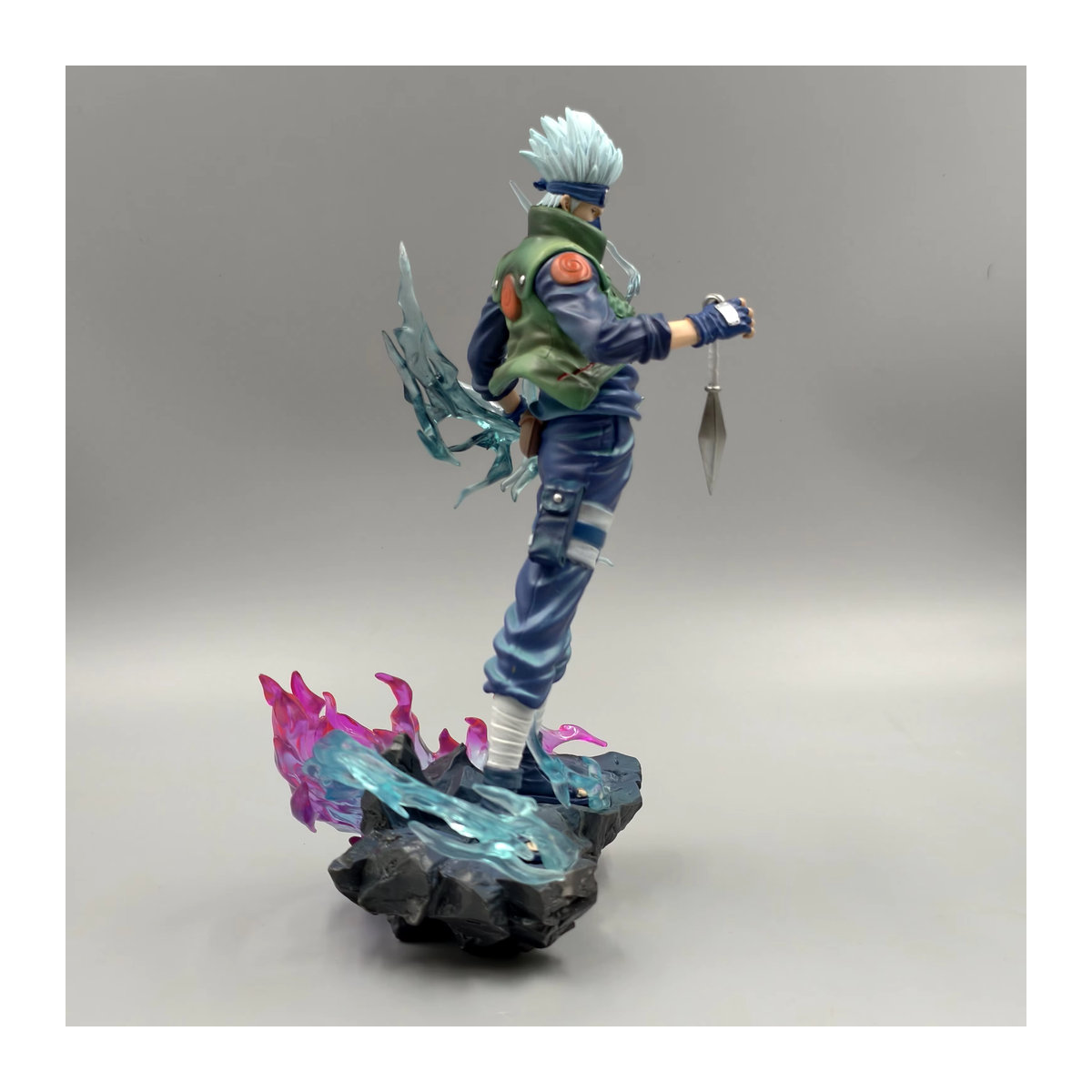Bandai Anime Hatake Kakashi Actionfigur aus PVC, mehrfarbiges Sammlerstück als Desktop-Ornament, Höhe: 24 cm - Bild 3