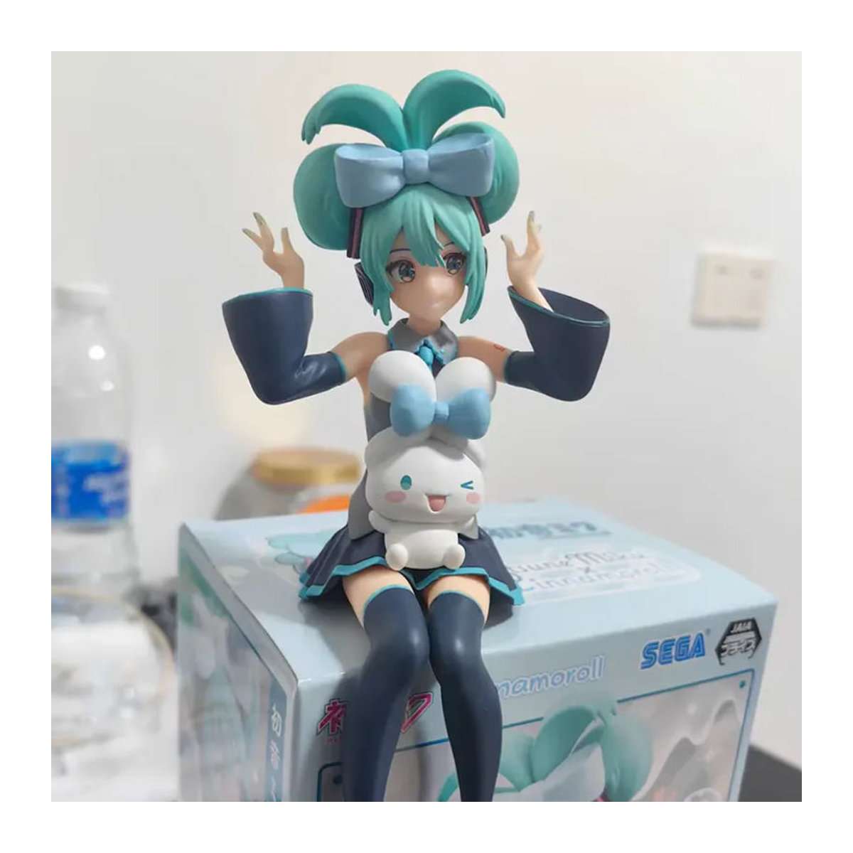 Bandai Anime Hatsune Miku X Cinnamoroll Figur aus Kunststoff, mehrfarbig, stehendes PVC-Modell als Dekoration - Bild 5