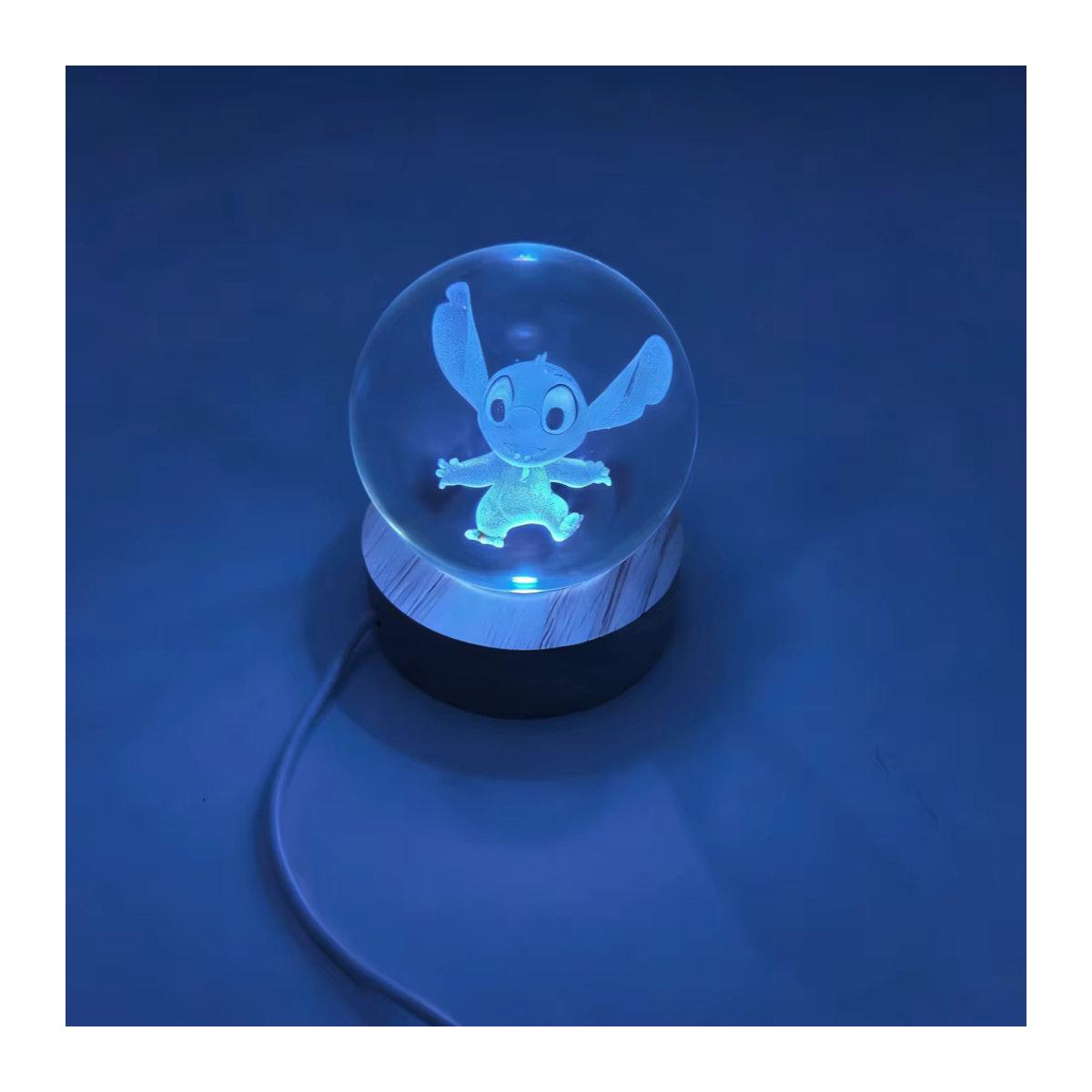 Bandai Anime Stitch 3D Kristallkugel Mini LED-Nachtlampe aus Holz mit warmweißem und buntem Licht zur Schreibtischdekoration - Bild 3